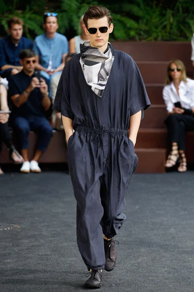 Look 25